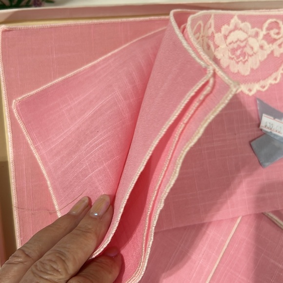 Vintage placemats and napkins in original box - Picture 5 of 5